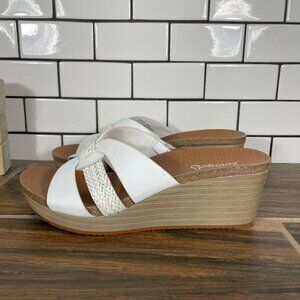 BareTraps Yadora Womens Size 6.5 Shoes White Faux Leather Wedge Slide Sandal